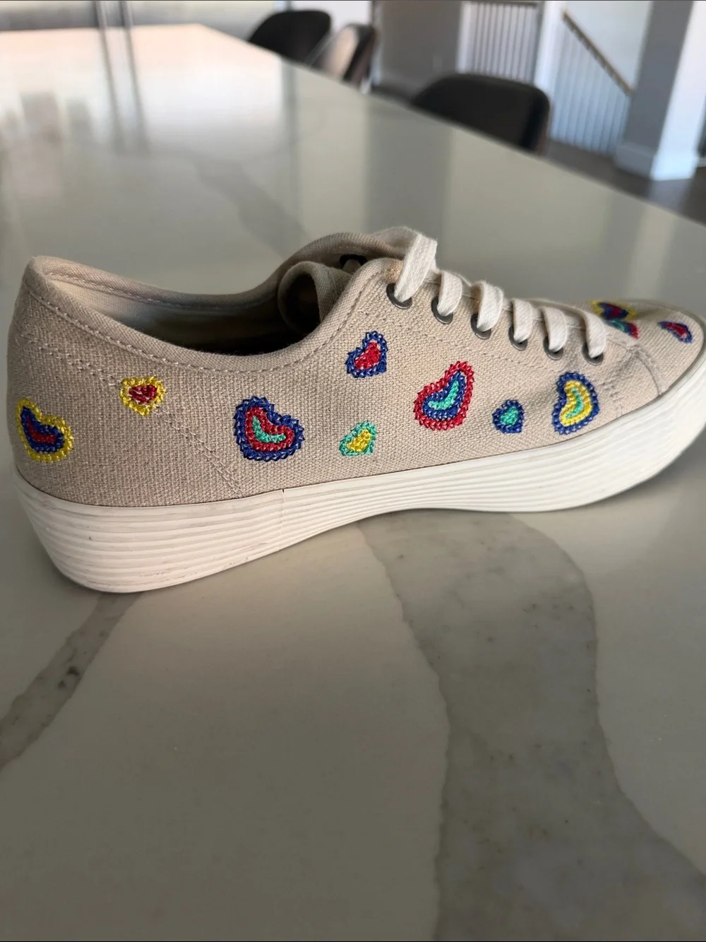 SeaVees Monterey Sneaker Platform Rainbow Heart Embroidered Slub Linen Wmn’s 9